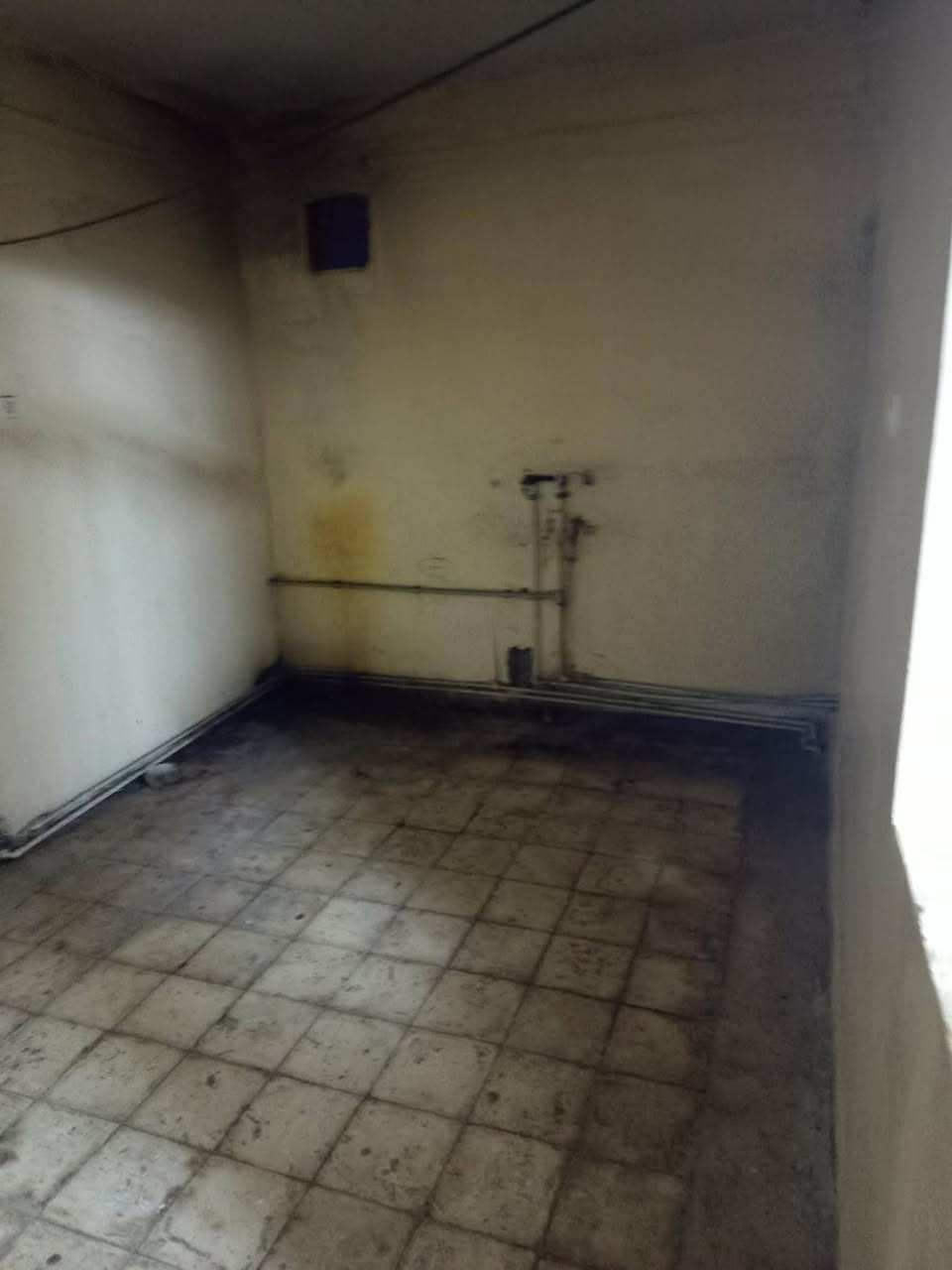 شقه للايجار جانب الايسر حي صدام مدخل الاول قرب جامع سراج المنير للاستفسار ***********
