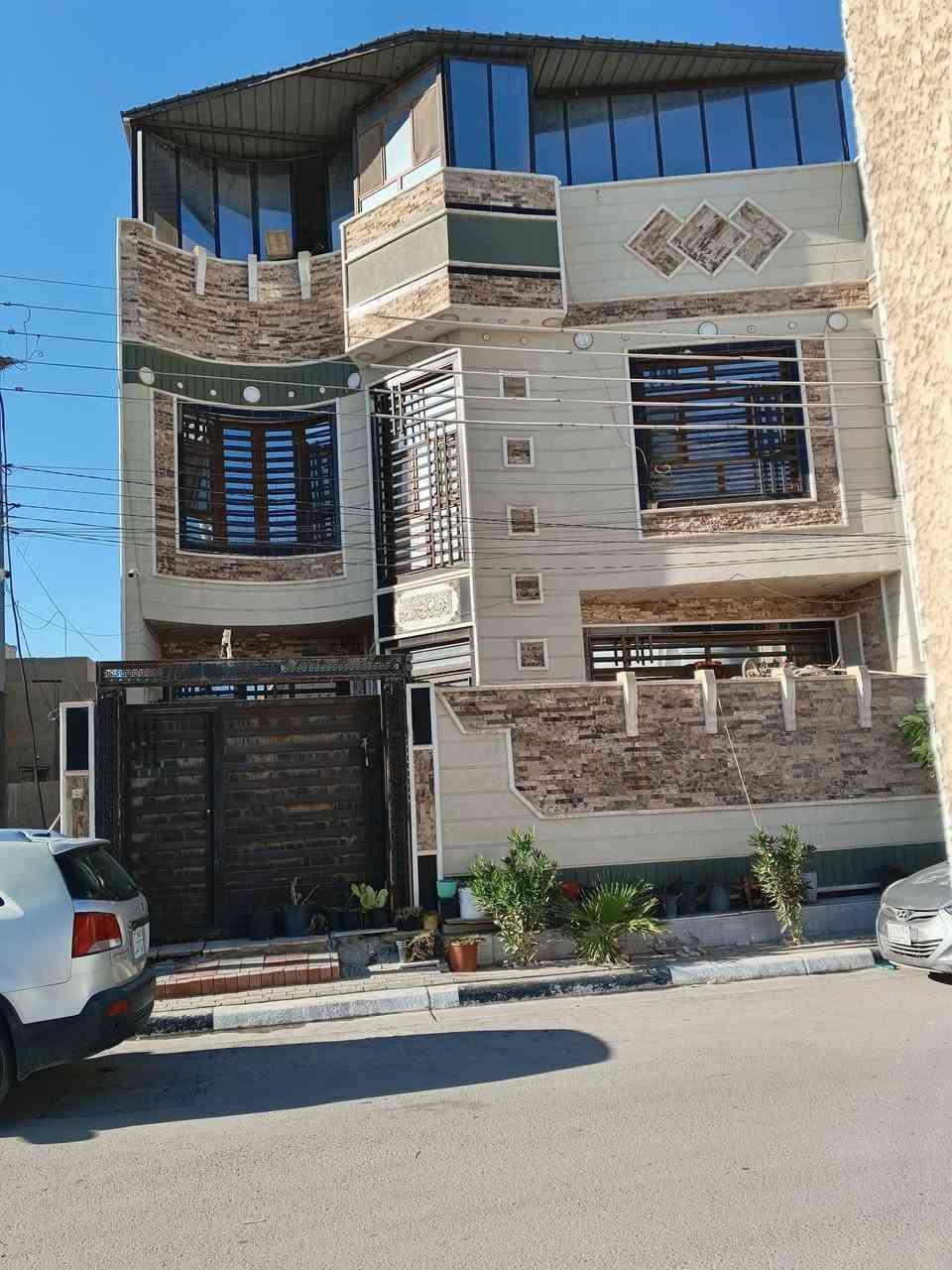 بيت طابو صرف بسمنه في حي الوفاء تقاطع الميلاد بيت حرف T كبالك فرع رابع بيت عن شارع العام مساحه 200 متر 3 طوابق يحتوي على 6غرف اودوانيه صاله حبيره 6حمامات اوتواليت بيت جاهز من كلشي طابق ثالث على طول بيت مخزنين مسكوف كامل عنوان حي الوفاء تقاطع الميلاد ***********
