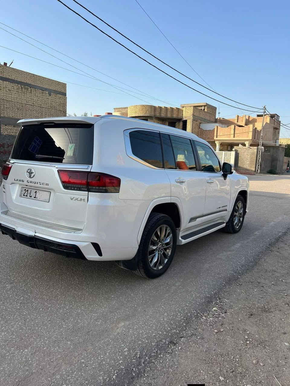 السلام عليكم
للبيع لاندكروز 2024 vxr ساز ام الضمان   
تون تيربو داخل احمر ثلاثه شاشات 
داتا شو كبير 
ماشيه 65 الف 
ابواب شفط 4 ابواب 
فول مواصفات واحد علئ واحد
السيارة صار بيها حادث والحمدلله 
رقم سليمانية 
تبريد كشنات امامي خلفي 
كشنات كهرباء 
سعرها 565
رقم صاحب السيارة 
***********
بغداد زيونة
