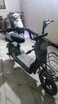 دراجه شحن حلوه ونضيفه بس نقص بطاريات كهربايات عقل ملف كل شغال كلشي ماب...