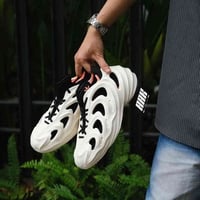 ماركة adidas موديل حديث     قياس 45           CM 29  اي استفسار على ال...