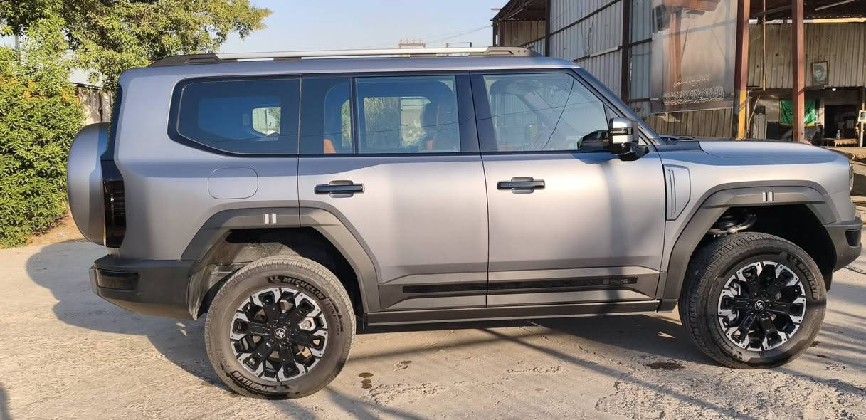 السلام عليكم سيارة جيتور G700 موديل ٢٠٢٦ للبيع فول مواصفات   فئة (بريميوم) اعلى فئة بالمواصفات مرقم بغداد والسيارة مغلفة بالكامل حماية السعر المطلوب (٧٧ مليون) وبي مجال للاستفسار الاتصال على ***********
