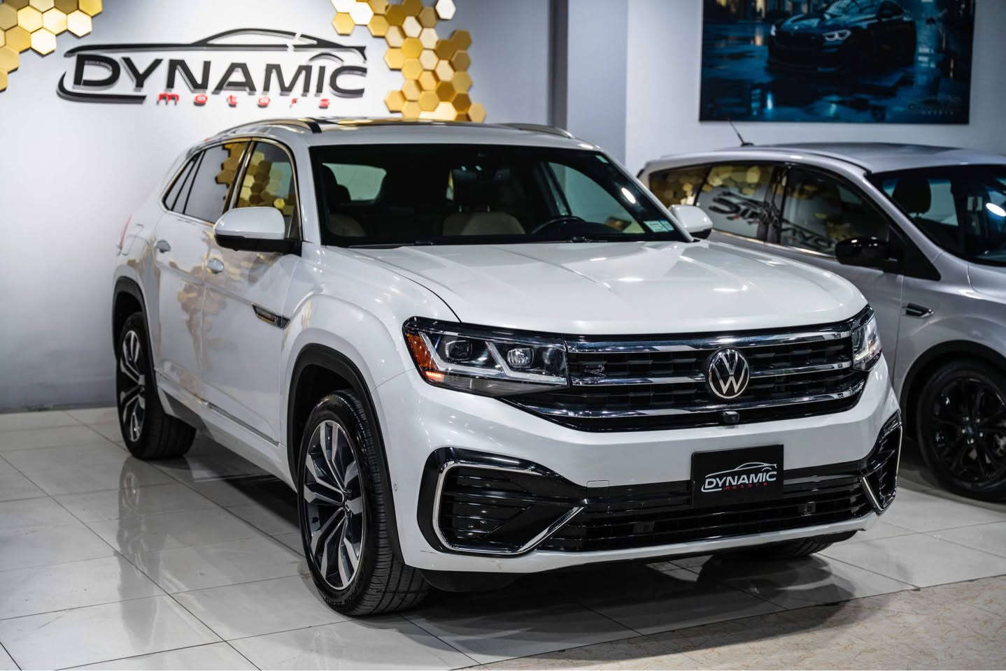 2023 VOLKSWAGEN ATLAS, SEL PREMIUM R-LINE - V6 3.6L 🔥🔥

موديل: 2023
وارد : امريكي 
مواصفات : SEL PREMIUM R-LINE
‎عدد الأميال : 48,000 ميل 
الون : ابيض
الون داخل ؛ مشمشي
‎سلندر :  V6
‎صبغ :  بابين سكن صبغ
‎ارباك : فقط بردة
سيارة رقم موقط دخول جديد بشرت ترقيم اقليم
مكان اربيل شارع حديد و خشب معرض دايناميك موتورز
‏‎من المعلومات الرجاء التصل علي وتس اب
                                                                                 *********** -

** *** *** *** *** *** *** ***

2023 VOLKSWAGEN ATLAS, SEL PREMIUM R-LINE

موديل : 2023
هاوردةي : امريكا 
مواسفات:  SEL PREMIUM R-LINE
‎ماوەی ڕۆیشتن : 48,000 ميل 
‎پستۆن : V6
رةنگ: سپي
رةنگي ناوي : قةيسي 
بوياغ:  ٢ دةرگاي سكن
ارباك : شان 
ژمارة كاتي بةشرت رقم هةولير
ناونيشان هةولير جادةي حديد و خشب دايناميك موتورز
بو زانياري زياتر پةيوةندي بكةن بة وتس اب

*********** - أربيل, العراق
