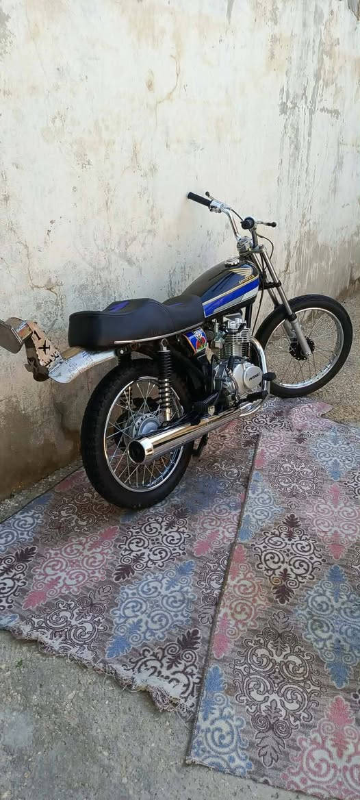 دراجه لبيع أصولي وكيل حمودي العارضي شاصي 15وتعميره 25سعر  700وبيه مجال مكان شنافيه


**إذا كنت صاحب هذا الإعلان وتريد حذفه لأي سبب، رجاءا أرسل رسالة إلى الدعم الفني**