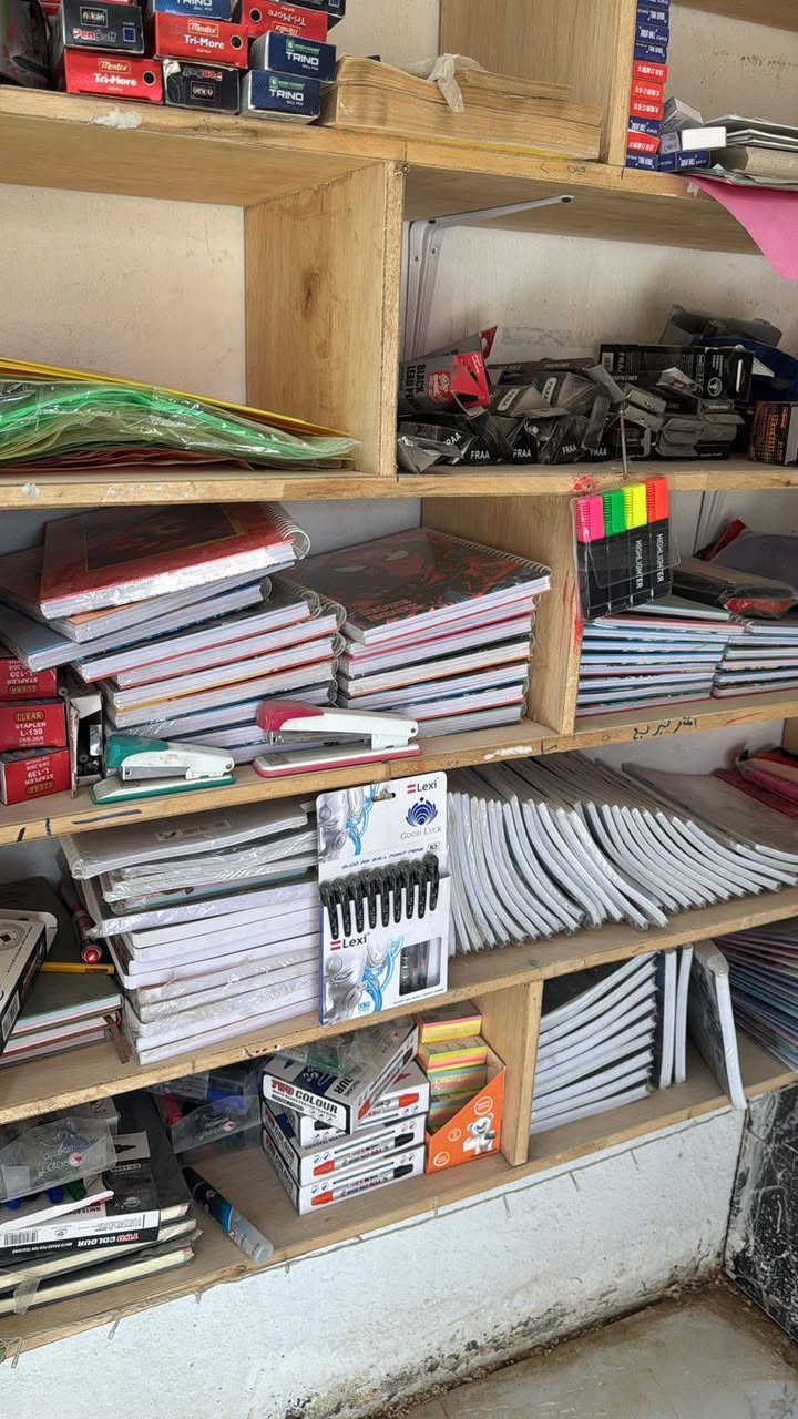 السلام عليكم غراض مكتبه للبيع ## 
قرطاسيه كامله📙 📘 📗 📕

كابسه كتب جم كبير📑 
 ثاقبه ورق

كاميرا ثري دي 📹 

حاسبات 2💻 💻 
طابعه Hb+يوبي اس 💾 🌹
 
وجهاز تصوير🎞️

جهاز سحب🪪

جهاز استنساخ📇 💕
مكاني ديوانيه
 طريق سنيه سياحي
الاستفسار  ***********📱

سعر عل الخاص 💝 💝 💝
