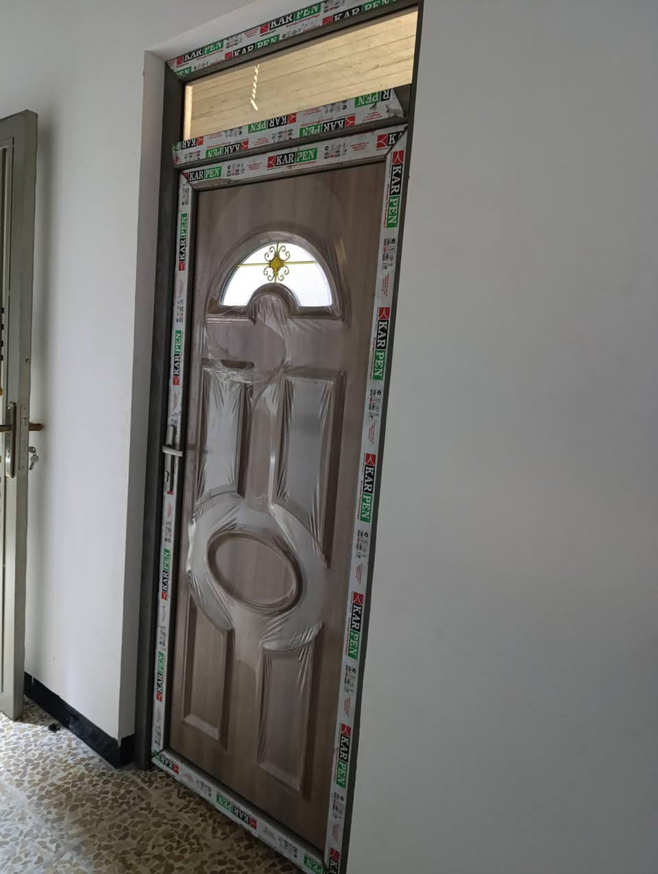 معمل القمة الفنية للحدادة العامة بلاستك المنيوم والمطابخ 
ابواب شبابيك بلاستك المنيوم والحديد  محجلات اللمنيوم 
 احدث المطابخ ***********    
***********. واتساب
