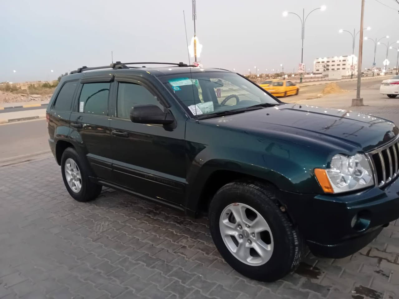 السلام عليكم 
جيب موديل 2005 بٱسمي
السياره حادثها جاملغ امامي جهت الصدر فقط
بيها رش احزام بلا تكم بس رش اثر شخوط 
سياره جاهزه من كلشي منضومة غاز خارجيه بمكان السرير
مكاني واسط الكوت مركز المدينه ***********
***********
السعر 110
