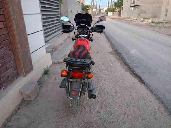 سلام عليكم 
من رخصة الادمن
بوكسر جبلي 
موديل.2022
الدراجة شغالة وخير من الله 
نقصها سلف + صفاحية جهة وحدة 
(ملاحظة)
مكينة مجفتة تجفيت درجة اولى 
كهربائيات كلها شغالة 
سعر 900 وبيها مجال 
مكاني بغداد ناحية الرشيد 
*********** متواجد واتساب
