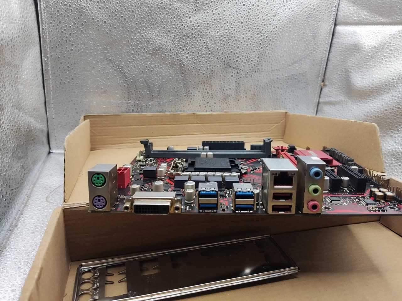 أعلى سعر البيع وبالعافيه. 
ولحد يزعل من اكول  أعلى سعر بس والله ماعرف اسعار مذر بورد


**إذا كنت صاحب هذا الإعلان وتريد حذفه لأي سبب، رجاءا أرسل رسالة إلى الدعم الفني**