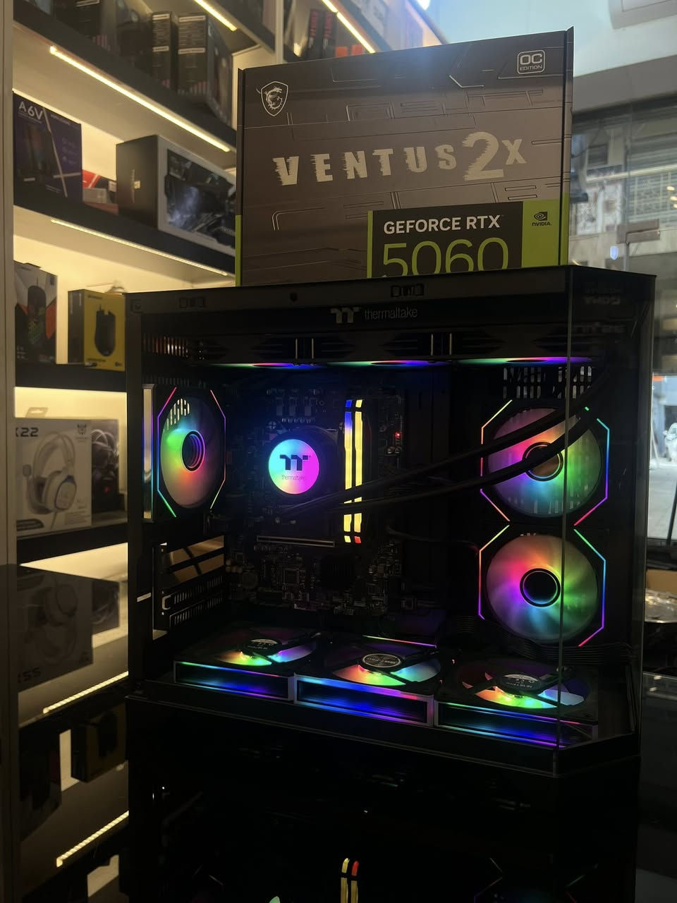 تجميعه مستخدمه بكرت جديد 

U):
Intel Core i5-13440F

🔹 كرت الشاشة (GPU):
 جديدRTX 5060 Ventus 2X OC

🔹 اللوحة الأم (Motherboard):
B760 PRO

🔹 الرام (RAM):
16GB 2*8 3600hz corsair

🔹 التخزين (Storage):
M.2 NVMe SSD سعة 1TB

🔹 مزود الطاقة (Power Supply):
750W

🔹 التبريد (Cooling):
مبرد مائي AIO مع إضاءة RGB

🔹 الكيس (Case):
كيس زجاجي بانوراما مع مراوح RGB متعددة
مكاني بغداد توصيل موجود اي ضمان اني حاضر السعر مليون و200


**إذا كنت صاحب هذا الإعلان وتريد حذفه لأي سبب، رجاءا أرسل رسالة إلى الدعم الفني**