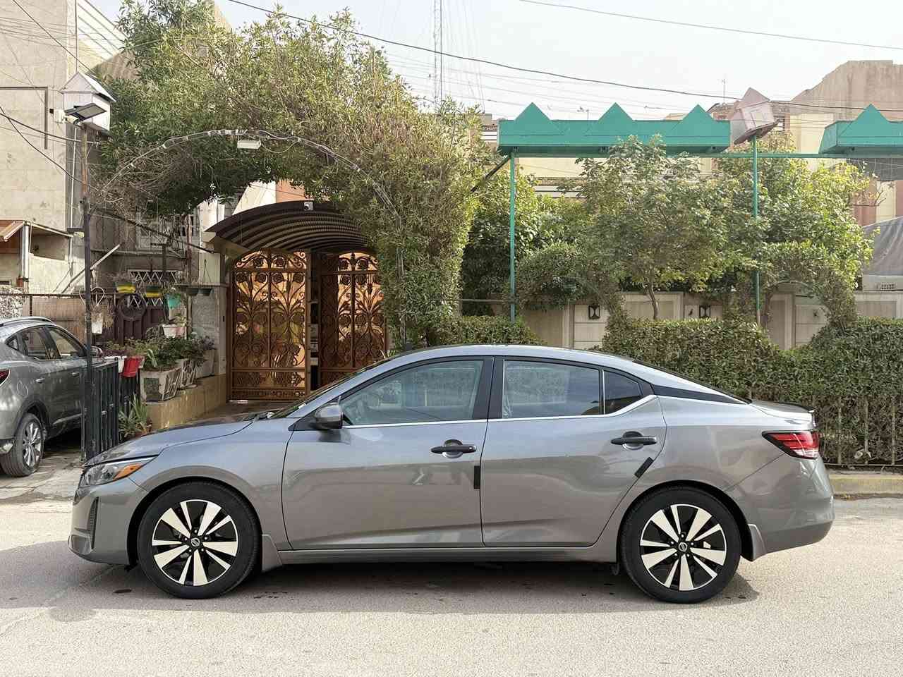 السلام عليكم 🙋🏻‍♂️🌹
للبيع نيسان سنترا مواصفات S موديل 2024 دخول جديد ترقيم جديد تحويل ثاني يوم السياره وارد أمريكي ضررها بسيط كما موضح بالصور جاملغ الأمامي اصلي نفس الون وبيها بيدي آر بلباب  فقط بدون صبغ سياره بدون ايرباك بدون دواخل مكفولات سياره جديده وجاهزه كير محرك صدر تبريد مكفولات 

مواصفات S 🚘

شاشه كبيره لمس كامره 

بصمه تشغيل تشغيل عن بعد 

فول تحكم استيرن أربع جهات 

كشنات تدفئه استيرن تدفئه 

زنون بلادي عالي ناصي 

ويل كب مع تخم تاير جديد 

نظام اقتصاد بانزين eco ونظام sport 

رادارات بالمري 

توقف ذاتي عند الاقتراب مسار خطي 

للاستفسار *********** 

علي مكاني بغداد البياع السعر 147 وبيها مجال ❤️
