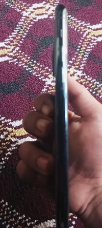 ايفون ١١ برو ماكس • خلل بالشاشة • بطارية ٨٨