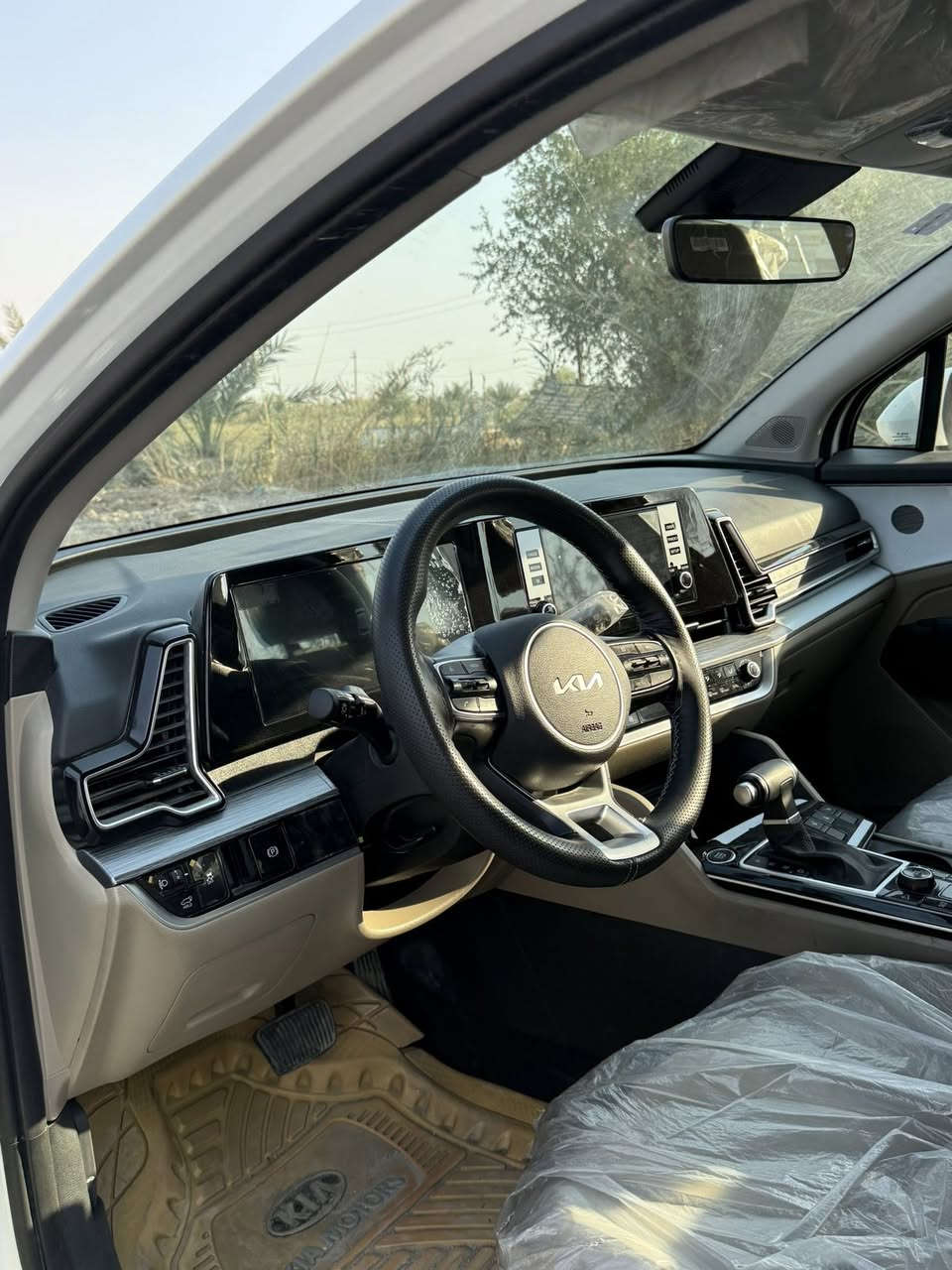 سبورتج خليجي مكفوله فقط حادث بسيط بالجاملغ الخلفي وتم تعميرها  صورة الحادث قبل التعمير مع الصور الباقي مكفول موديل 2024  ماشيه 23 الف على ايدي سياره جديده مكينه كير تخم تاير شركة مواصفات حلوه السيارة مال جناي كلش نظيفه السعر 220 ورقه وبيها مجال بسيط للاستفسار الاتصال ***********
