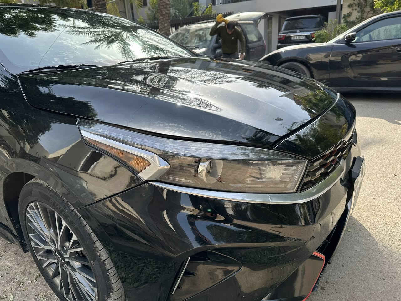 فورتي موديل 2023 جيتي لاين ماشية 70000 كيلو
فول مواصفات 

فتحة سقف قطعتين تبريد رادرات كاميرا 3 انظمة قيادة تشغيل عن بعد سستم هارمن كاردن نظام توقف ذاتي سايد بريك بصمة اوتو هولد مكينة 2000 دوش تخم تايرات جديد وبقية المواصفات معروفة ضررها جاملغات الامامية بيهن صبغ وجزء كلش بسيط من البنيد تعديل عل بارد مثل ما هوه موضح بالصور بدون ايرباكات مكانها بغداد اليرموك ***********
السعر 15700 وبيها مجال
