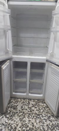 ثلاجه حافظ للبيع ماعرف شنو عطل بيهه الباب البلازمه مفطوره ابيعهه عله ه...