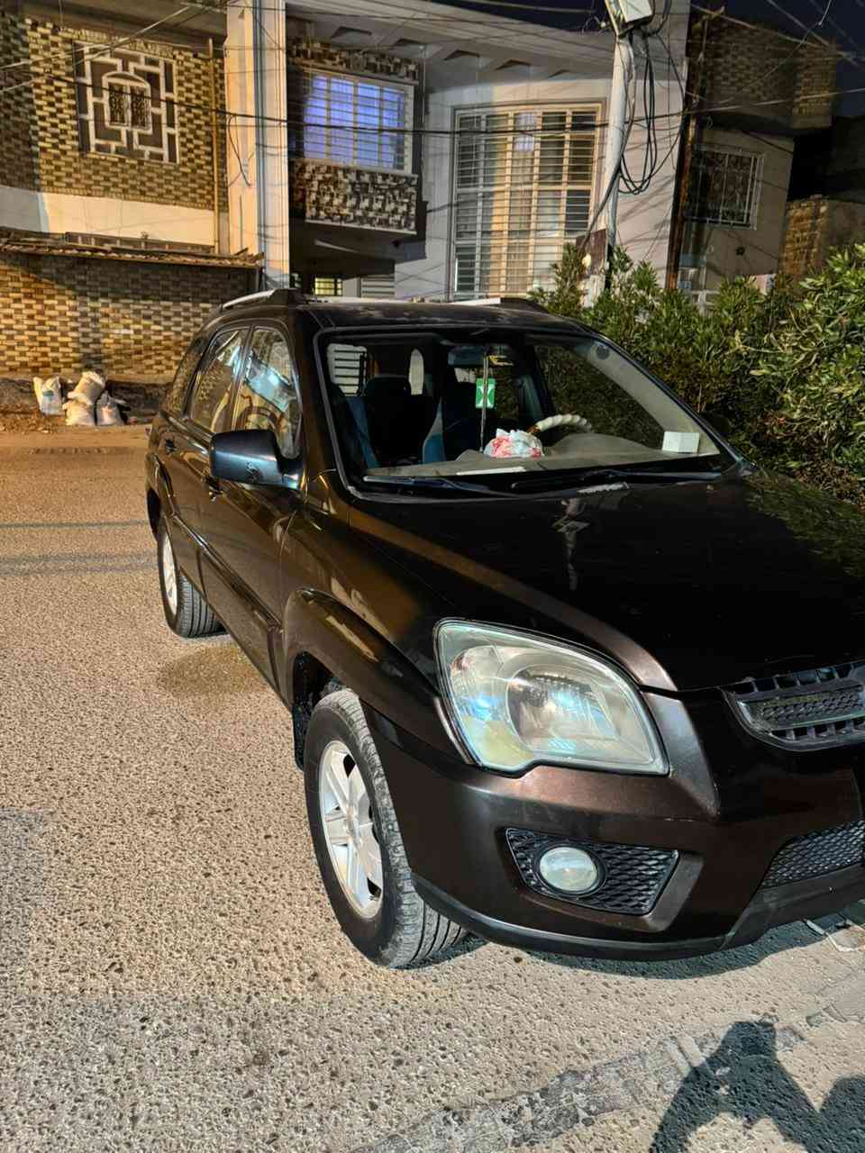 سبورتج 2009 خليجي 
رقم أربيل وكاله ام الصوره من المالك 
محرك 2000
كامره وحساسات خلفيه 
مكفوله من الضربه بيه بارد قليل 
تخم تاير +باتري جديد 
حداديه كير ومكينه مكفوله
ب98 وبيهة مجال
مكانها بالنجف اني مكلف بالنشر رقم صاحب السيارة *********** النجف, العراق
