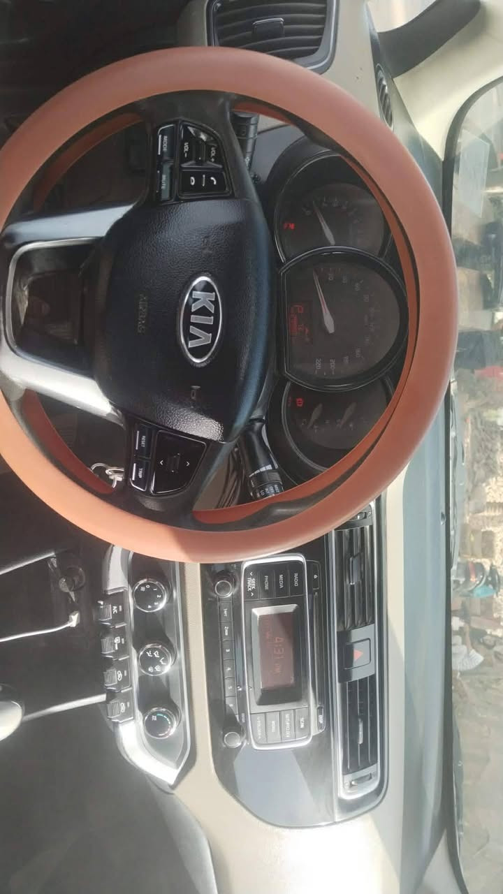 كيه ريوه ٢٠١٥ خليجي مكينه ١٦٠٠ قطرتين وكير وتبريد حداديه كفاله بيه قطعتين جاملق خلفي وقبق جنطه بسمي تحول ثاني يوم السنويه لل ٢٩ السعر ٨٠ وبيه مجال حك الجيه المكان بابل ***********
