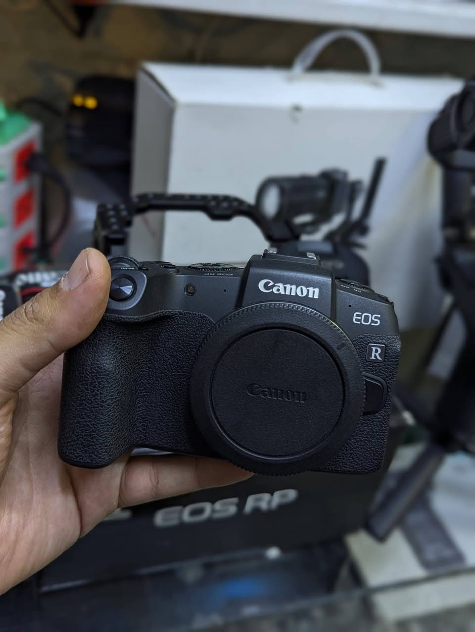 معدات تصوير للبيع نضافة 100٪
لايوجد توصيل بغداد الاعظمية 
☎️ *********** 
كاميرا 📸 canon Rp
عدسة، 🔥 canon Rf 85mm F2 MACRO IS STM 
عدسة🔥 Canon RF 24-105mm f/4-7.1 IS STM.  
رونين 🔥 مثبت كاميرا Zhiyun Weebill 2،  
فلاش 🔥 Godox AD360 Kit 
كيج 🔥 نوع canon R يرهم لفئة R
