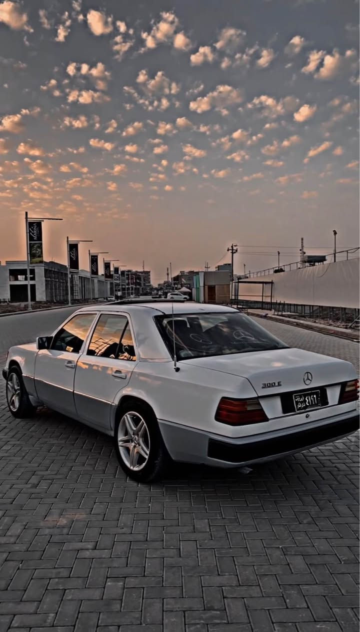 مارسیدز E 300 
گێڕو مەکینەی بەشەرت
مەکینەی بەتەی VVt 2500
گێڕ ئۆتۆماتیک 
مۆدیل1988ئەوالیات بەشەرت
سعری 29گەڵاوکەمێ ماعمەلە
بۆزانیای 📞***********

شوێن کەلار كالار, السليمانية
