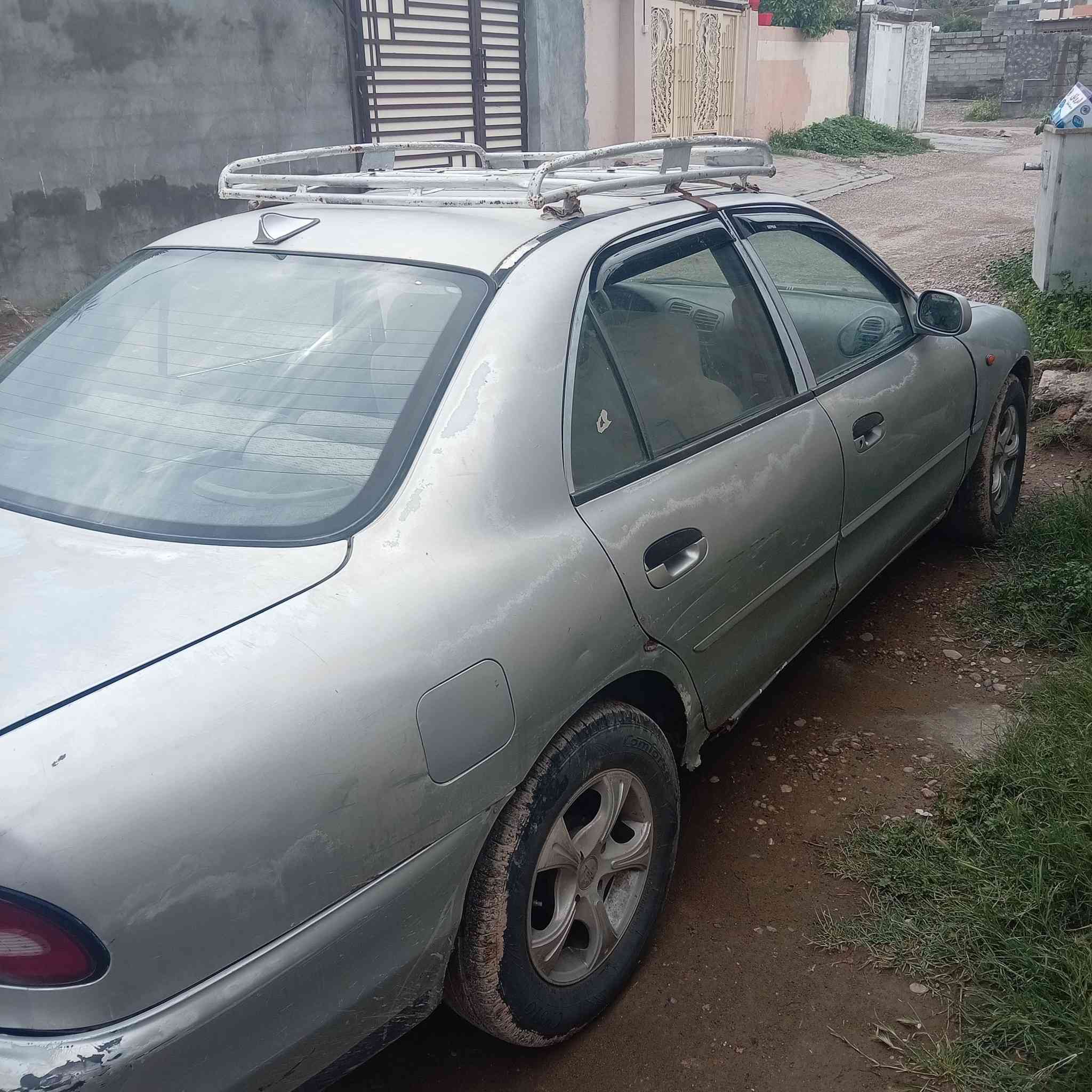 سياره مسبوشي كلنت موديل 2000 اوتوماتيك سنويه ل30 نقص مشط ستيرن للبيع أو مراوس *********** مكاني ديالى حمرين
