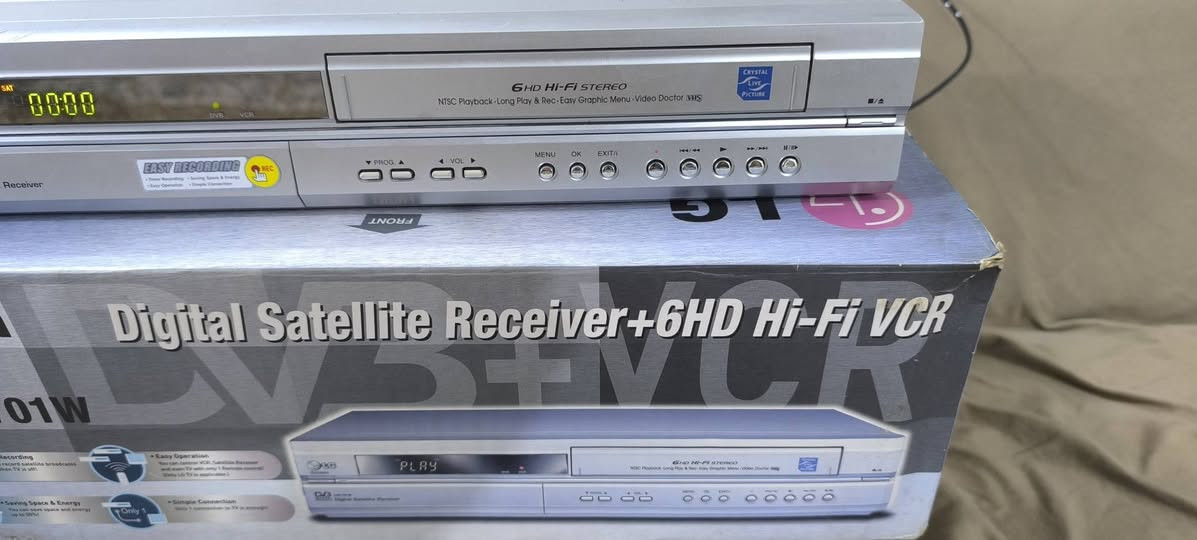 السلام عليكم
جهاز فيديو 
كاسيت كبير 
ماركه LG
صناعه كوري
فيديو مدمج ستلايت 
6 هيد 
نظام Hi-fi 
جهاز مستعمل نظيف 
مع كارتون 
بدون ريموت 
السعر 70
التوصيل 5 بغداد 6 باقي المحافظات


**إذا كنت صاحب هذا الإعلان وتريد حذفه لأي سبب، رجاءا أرسل رسالة إلى الدعم الفني**