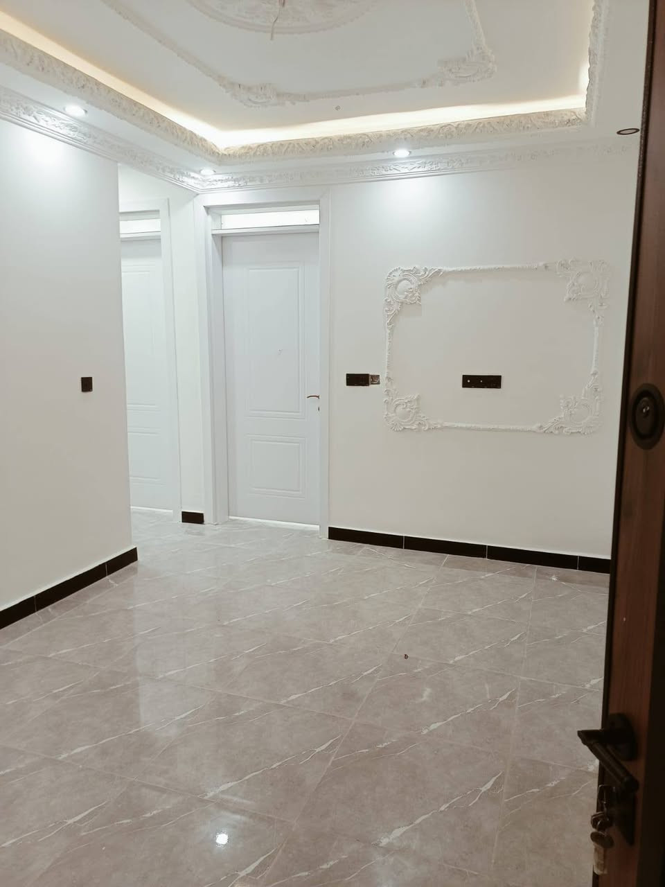🏡 الأريج للعقار
🔹 شقة للإيجار – للعوائل فقط 🔹 بناء حديث ونظيف 🔹 الطابق الخامس 🔹 المساحة: 100 متر مربع 
    متوفر مصعد 24 ساعه 
تتكون من: ✅ صالة واسعة
✅ غرفتين نوم وصاله 
✅ مطبخ
✅ صحيات
✅ سطح مشترك
📍 العنوان: الأعظمية
💰 الإيجار: 550 ألف دينار شهرياً
💰 الدلالية: 200 ألف دينار
📞 للاستفسار والحجز: *********** 📱 متوفر واتساب
الأريج للعقار 🌹 نوفر لكم أفضل عروض البيع والإيجار بمصداقية وسرعة في الإنجاز.

