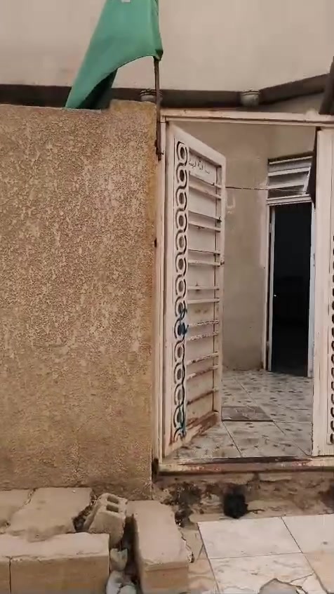 في منطقة حي السجاد كربلاء المساحه 100 متر ***********

