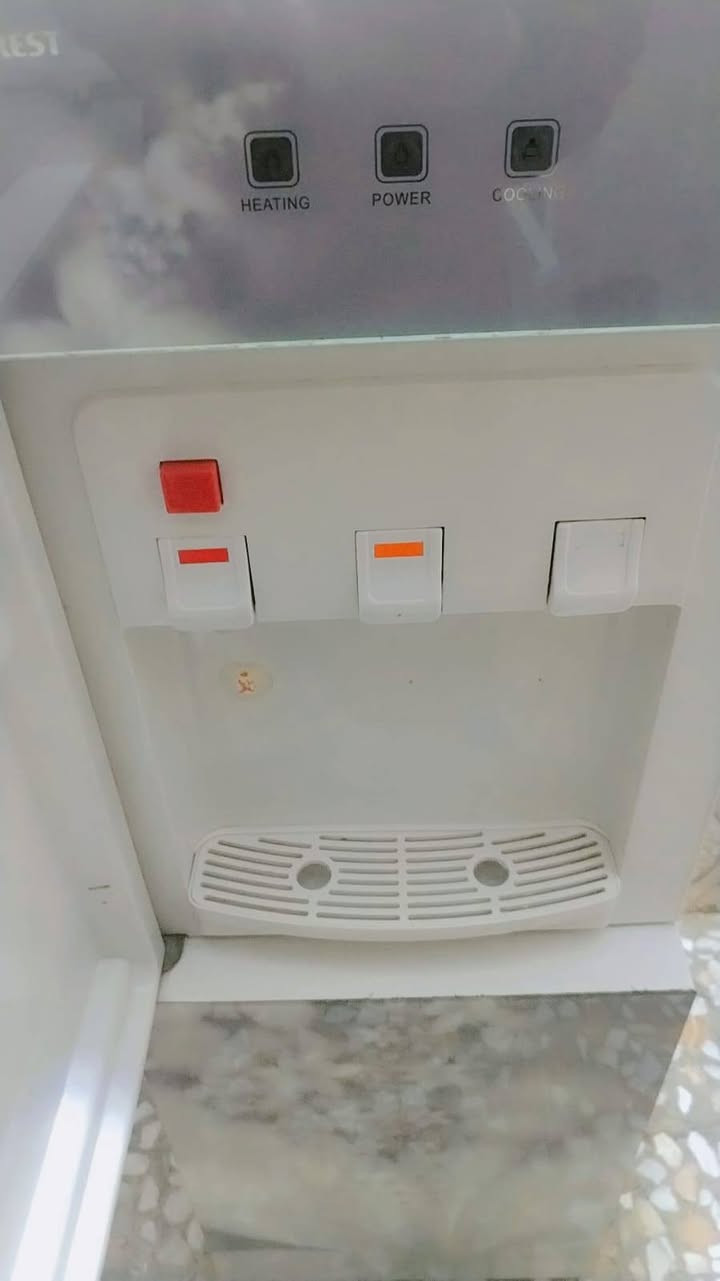 عارضه بطحيه جديده استخدام قليل
وبراد ماء جديد استخدام قليل المكان بغداد للاستفسار ع رقم *********** يوجد توصيل لليحب
