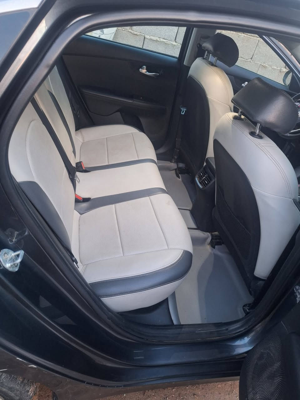 السلام عليكم كيه فورتي للبيع موديل 20وراد امريكي صور السنونار بل منشور سياره جاهزه كير محرك2000دوش  حداديه تخم تاير سياره فتحه قماره اشاير مري حساسات جانبيه تحديد مسار مثبت سرعه حساس بل مري رادار 
فول بطن عده البصمه مكان السياره ذي قار قضاء الفجر 🌆 السعر 125
***********
