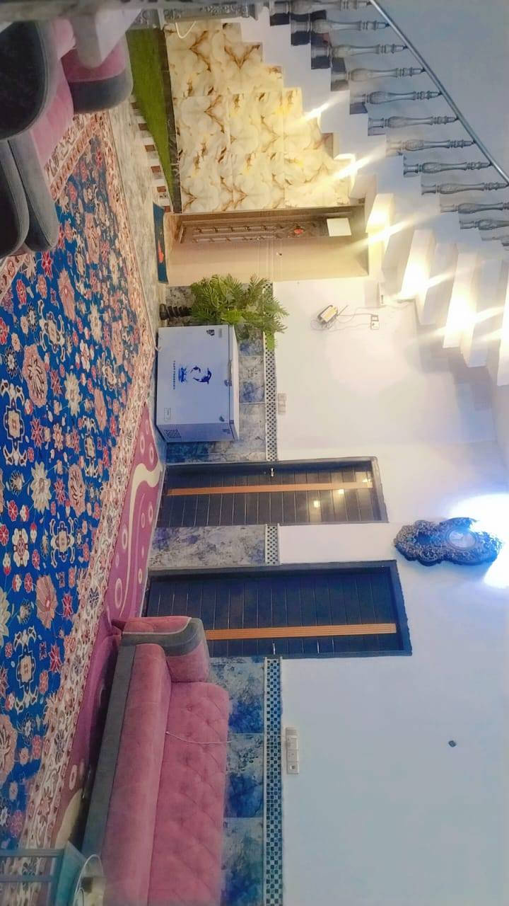 سلام عليكم بيت للبيع مساحه 200م  الشموع قرب مدينه العاب يبعد عن الشارع العام 40 م بيت درجه اولى السعر خاص رقم الهاتف ***********
