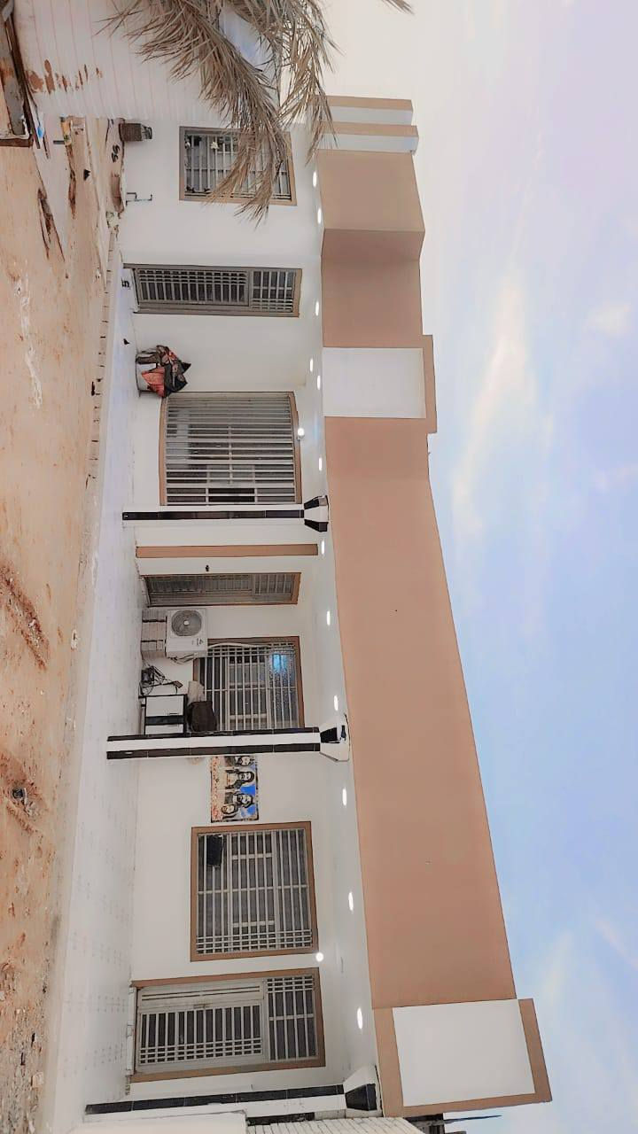 🌹👇اقره تفاصيل👇👇🌹
سعر مناسب جدا جدا جدا
دار للبيع المساحه 1000متر البناء 350متر  واجه 17نزال60 قريبه على شارع العام  تصلح دار سكن او حسينيه وتبليط لباب البيت كافة الخدمات متوفره كهرباء ماء مولد خط ذهبي مدارس سوق يتكون من
4غرف نوم سويت  4x6
صاله12x5
ومطبخ حار وبار 7x6
استقبال12x5
مجموعه صحيات داخليه
مجموعه صحيات خارجيه
مساحه خلف البيت
وحديقه اماميه وكراج بناء ممتاز درجه اولئ طابوك نهروان صب كونكريت مركزي الاساس والسقف اقرار محكمه مباشر المكان النجف الاشرف شارع كربلاء نجف عامود151
السعر110مع وبيه مجال
مشمول بطابو قرار320 مع اقرار وتنازل بل محكمه 
الاستفسار
*********** ابو سامي
***********سامي
***********محمد
👆❤️اقره تفاصيل كله♥️ 👆
