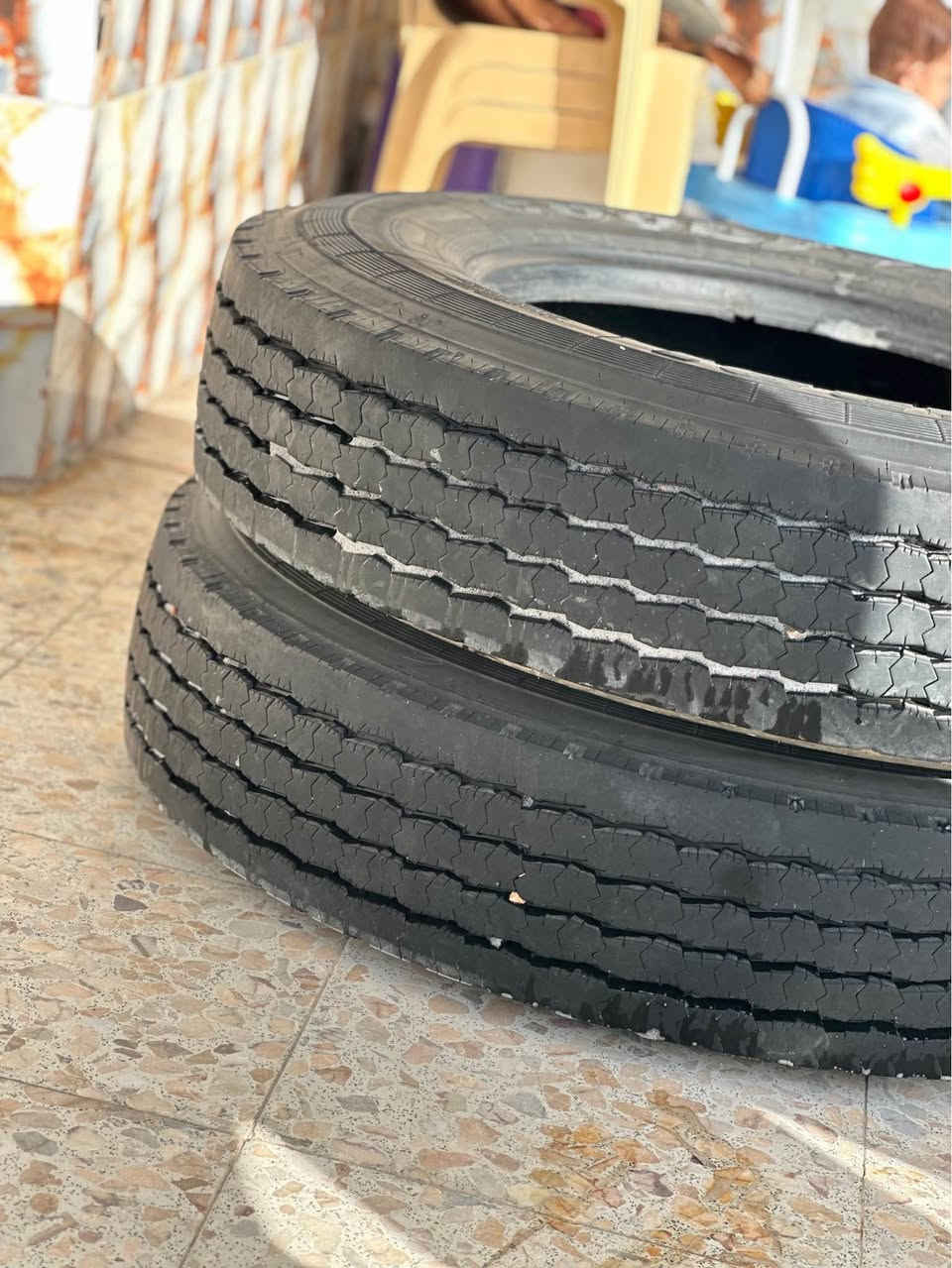 *********** للبيع R10 22.5 زوج تايرات كلش نضيفه وجنت شادهن ع سياره بس طخمت السياره عله قياس واحد وعندي تك واحد يختلف موجود بصور  المكان ابو صخير البصره السعر  200 
*********** 
‭0783 882 6966‬ البصرة, العراق
