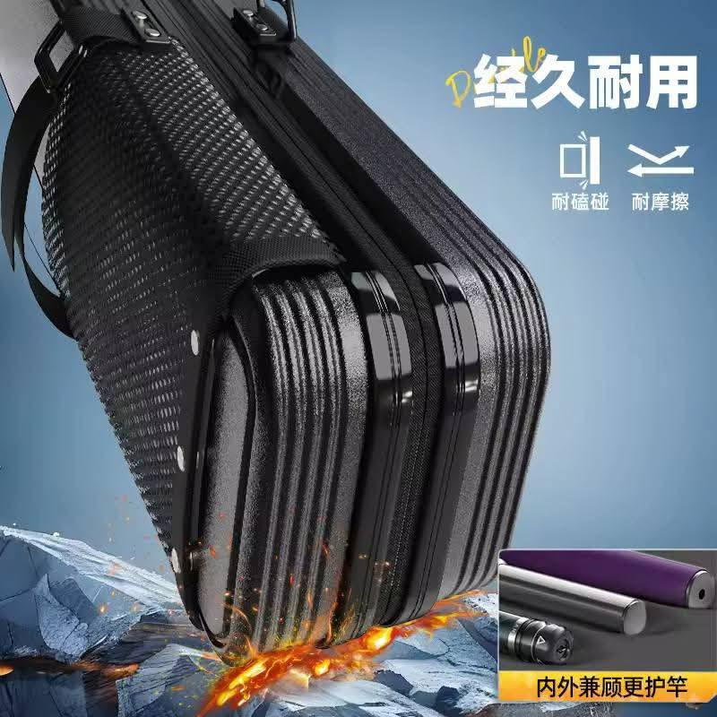 متوفر جنطه حجم كبيره 
القياس ١٣٠ في ١٦
حقيبة صلبة لحماية ونقل عصي البلياردو أو السنوكر. 
العلامة التجارية: تحمل الحقيبة علامة YUZHIYUAN.
الوظيفة: مصممة خصيصاً لحماية عصي اللعب من الكسر أو التلف أثناء التنقل.
التصميم: توفر تصميماً صلباً ومتيناً لضمان أعلى مستويات الأمان للمعدات بداخلها


**إذا كنت صاحب هذا الإعلان وتريد حذفه لأي سبب، رجاءا أرسل رسالة إلى الدعم الفني**