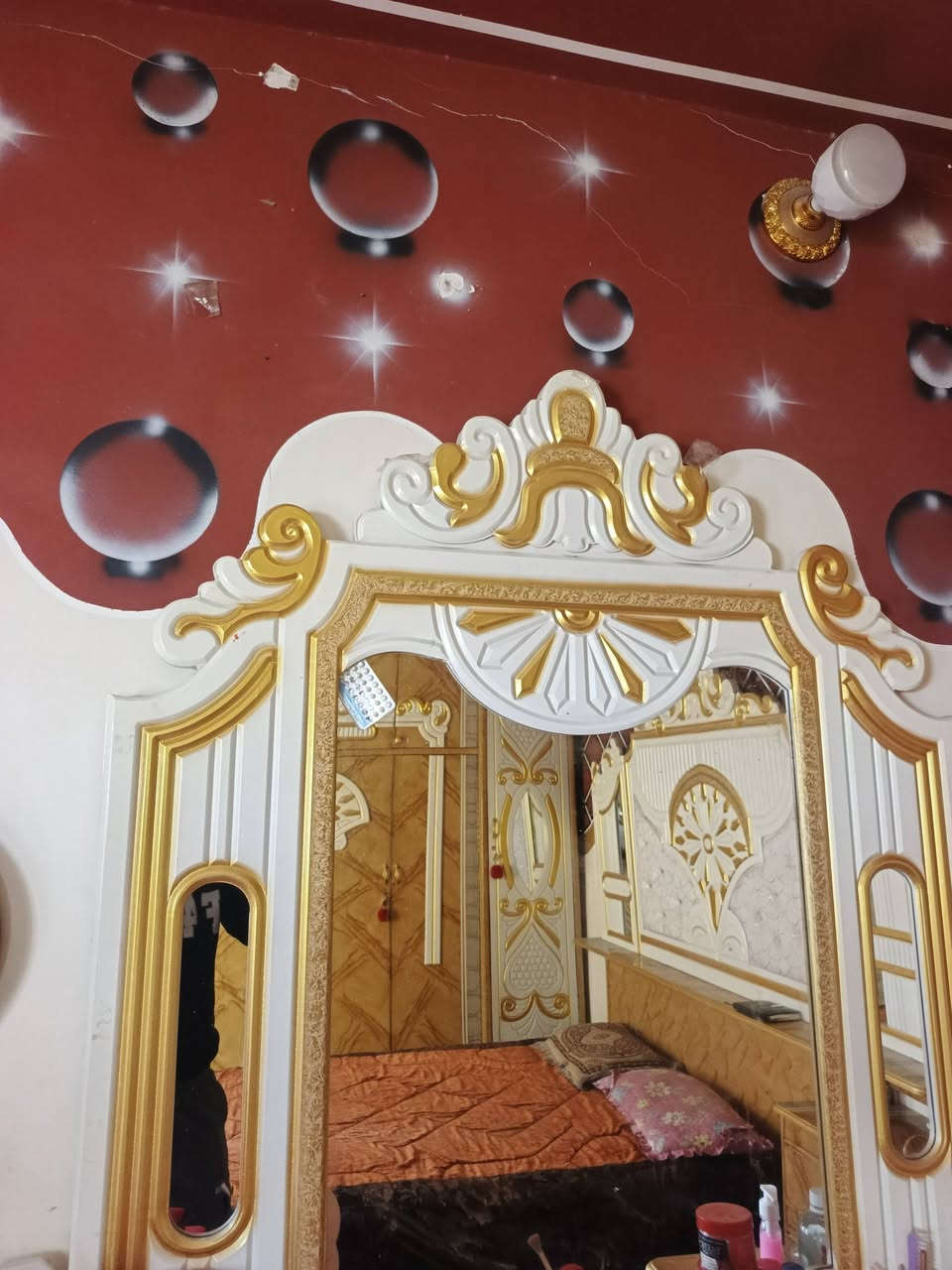 غرفه نوم مستخدمه نضافه 90 بلميه مكاني لانبار   الكرمه غرفه سبع قطع  ***********
