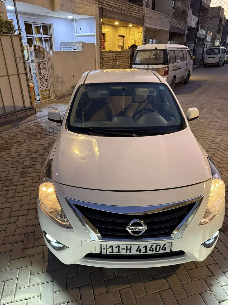 السلام عليكم نيسان سني للبيع 2018 سونار موجود ب الصور سياره حلوه مدوشمه كير مكينه كفاله مكان بغداد سعر 94 وبيها مجال بسيط رقم التلفون ***********
