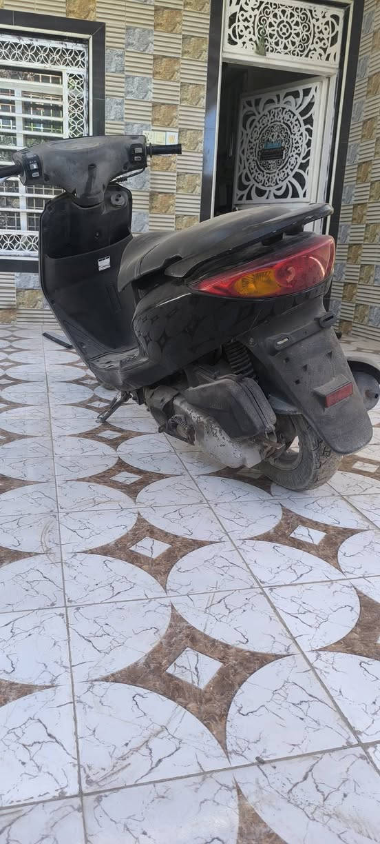 السلام عليكم
بريز بلاديه ونظيفه بدون نقص الدراجه ناعمه وسريعه
 بس بيه صوت ب٣٠٠ وبيه مجال مكانه الحمزه الغربي
***********
