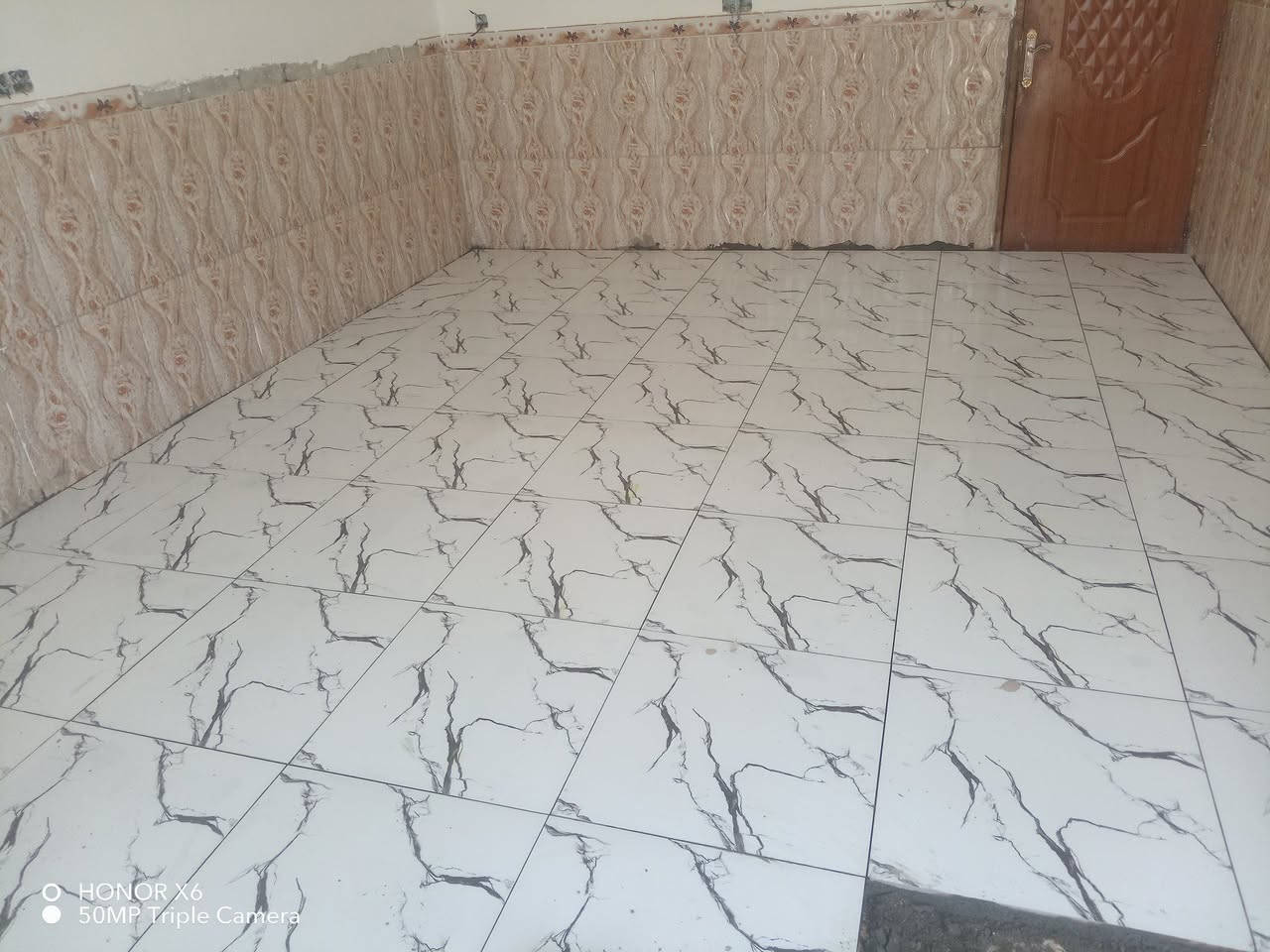 سلام عليكم خلفه تطبيك راضيات بورسلين *********** متفرغ حالين شتغل على يومي على المتر *********** وتساب
