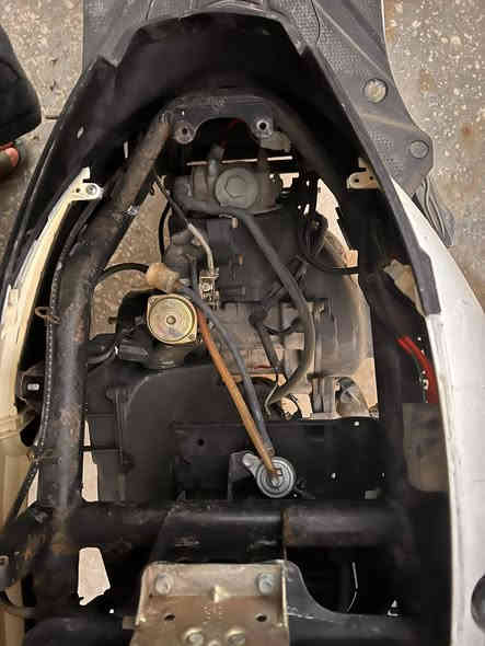 دراجه سكنز للبيع شغاله كابريته جديده نضيفه كل تقص مابيها  
سعر ٣٥٠ بيها مجال  
متواجد فيس و ***********
