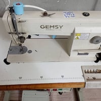 مكينة خياطة • جيمسي • شغالة على الفحص