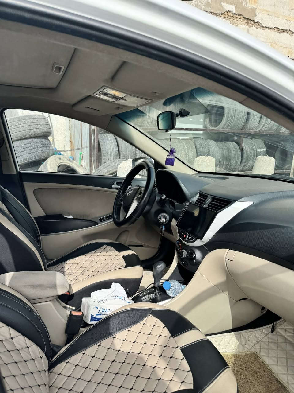 السلام عليكم للبيع اكسنت موديل2016 خليجي بدون حادث فقط شبر بارد بلباب مواصفات السياره شاشه سلايد كامره تحكم ستيرن السياره ماشيه (85)حقيقي السعر 125 الاتصال على الرقم ***********
