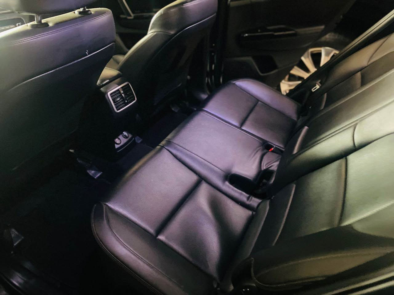 السلام عليكم 
سيارة سبورتج موديل 2022 وارد أمريكي حادثها موضح كما في الصور سياره جديده فول واحد على واحد مواصفات EX سياره مكينه كير ممفتوحات تخم تاير تبريد ثلج حداديه جاهزه للاخير متصرف دينار واحد عليها 
مواصفات 
بصمه
بنوراما 
شاشه كبيره 
كامره دواره 
كشن كهرباء 
فور ويل 
تبريد قطعتين 
كشنات جلد 
تتفئه تبريد بالكشنات 
جنطه كهرباء
رادارت 360
تحديد مسار 
كروس سرعه 
تحكم ستيرن 
ثلاث انظمه قياده 
صعود منحدرات 
مانع انزلاق 
اشاره بالمري 
مري شفط 
بعد بيها هواي مواصفات 
ملاحظه السعر 160
للاتصال *********** Colombo, Sri Lanka
