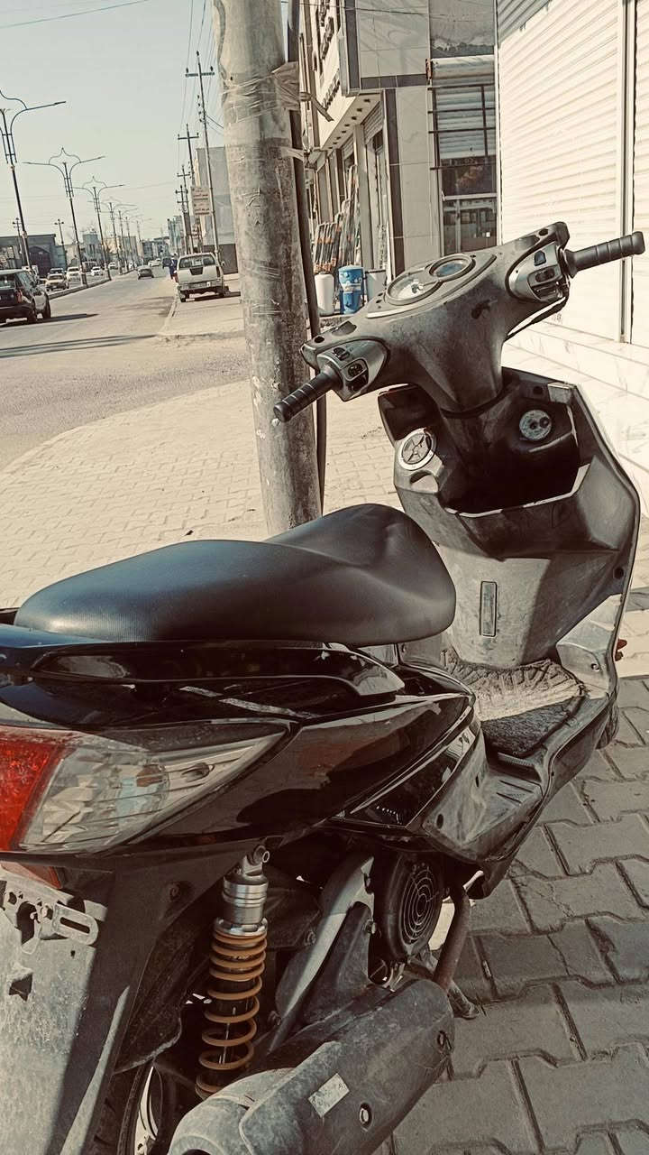 السلام عليكم
دراجة سكنس فحل للبيع 
دراجة نقص مابيها الدراجة المفتوح على وضع البلاد 
صارله اربع اشهر من مطلعها من الوكيل 
الدراجة نكره سلف هندر شقال عالي ناصي شقال عداد شقال 
الدراجة سعره 175مليون وبه مجال  قليل الاستفسار على هاذ الرقم ***********
