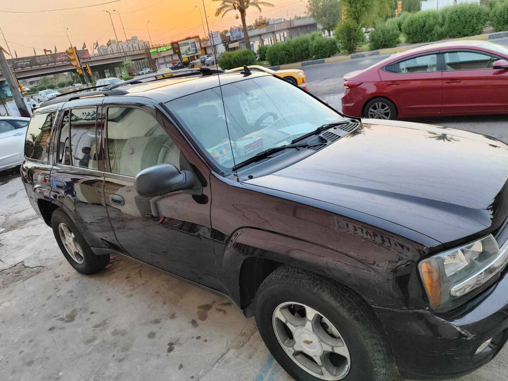 السلام عليكم
بلايزر ٢٠٠٨ وارد  امريكي  بلادية بدون صبغ 
فقط بيها بارد  كير محرك تبريد حدادية بشرط 
مكان السيارة بغداد 
السعر ١١٠ 
***********
