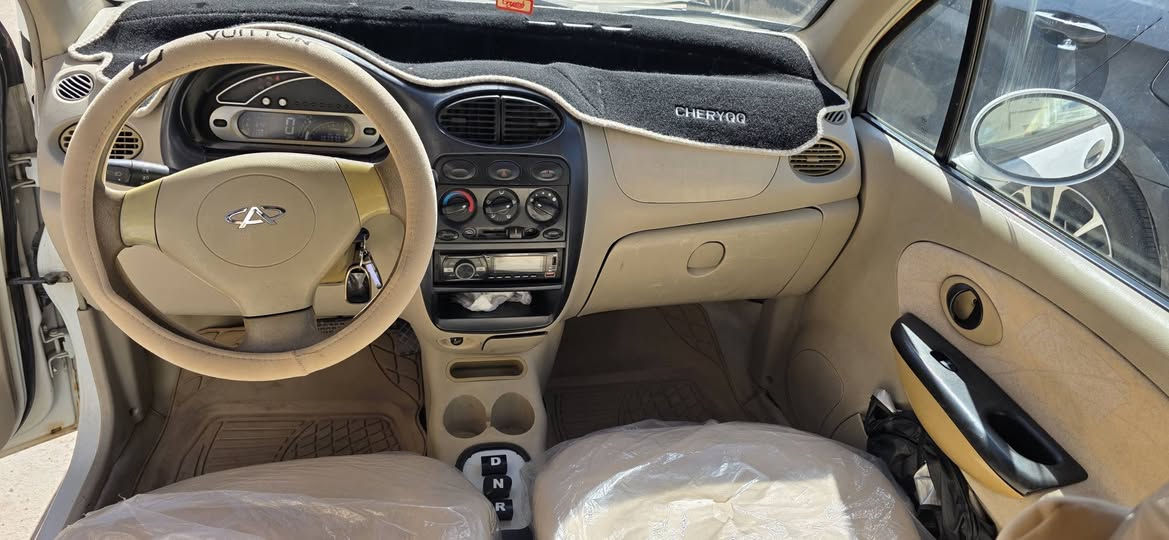 السلام عليكم 
سيارة كيو كيو  موديل  2009 سيارة نضيفه كلش كهربائيات شغالة تدفئة وتبريد شغالات رقم انكليزي 
كير دكم يعني مو العصا يوميه عاطل بيها جاملغ امامي مبدل جديد بلادي سيارة هزه جديده والسنويه لل 2027 السيارة باسمي شرط التحويل للاستفسار الاتصال على الرقم 
***********
