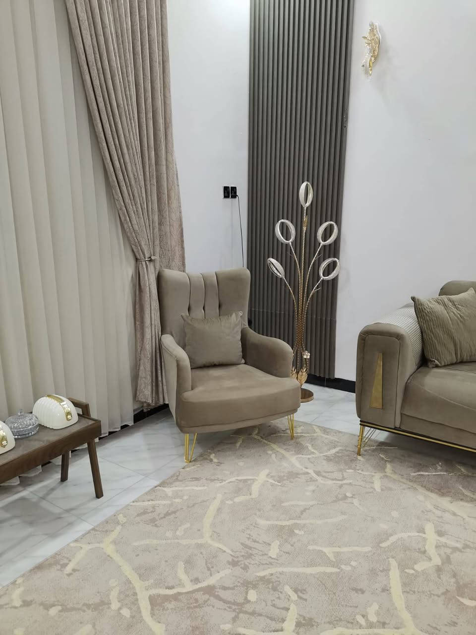 السلام عليكم
ضخم قنفات للبيع العنوان كربلاء 
السعر 700 
عشر مقاعد 
***********
