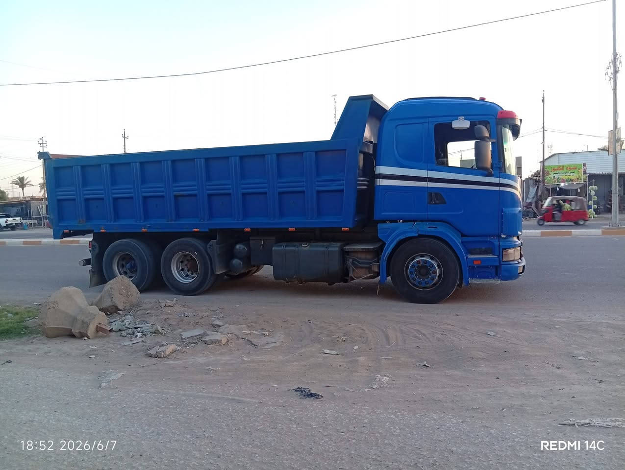 سلام عليكم
سكانيه بومه 2001 

مكينه 8  نجكتر 

جوبلس اماني خلفي 

سنويه جديده رقم بغداد جديده 

سياره جاهزه السعر ب شدتين و60 وبيها مجال

نتصال ‏‪0780 340 1905‬‏ صاحب السياره
