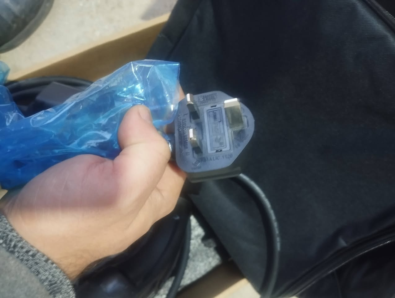 شاحن سيارة منزلي جديد سمارت عل اول تم ٩٠ الف
***********
