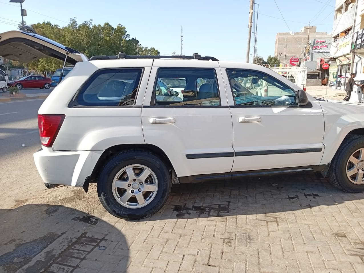 جيب 2008 فول مواصفات  مكينة6 سلندر  فتحة بصمة داخل جلد تدفئة وتبريد صدر جديد شاشة كبيرة 
ويل كب بدون ايرباك حادثها خلفي قطعتين صبغ 
السعر 90 وبي مجال 
رقم صاحب السيارة *********** غير متواجد ع النت
