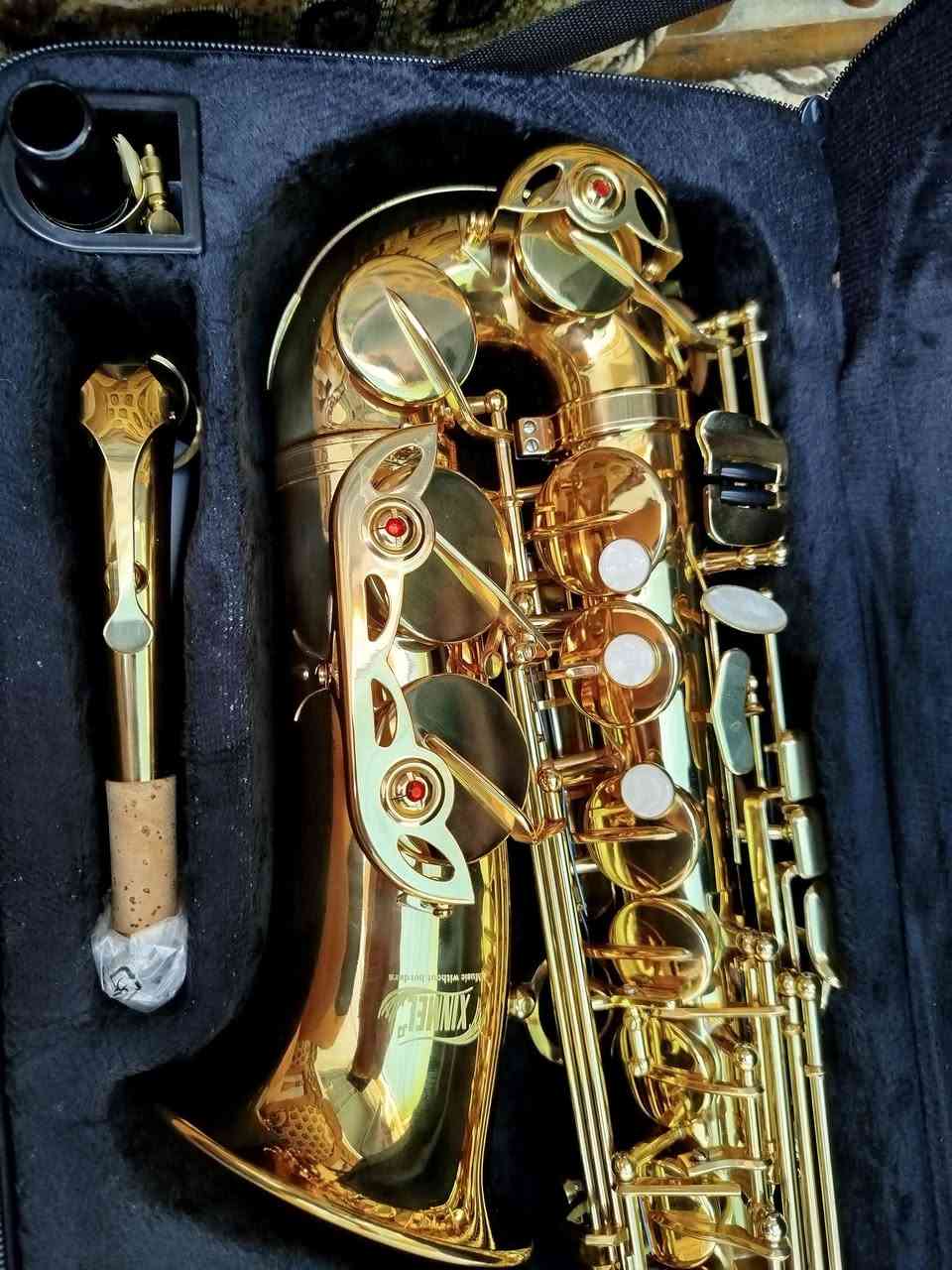 الشركة المصنعة: JinYin XINMEI
اسم المنتج: ساكسفون ألتو
.
وصف المنتج: ساكسفون ألتو من ماركة جينين شينمي، مصنوع من النحاس المطلي بالذهب. يُستخدم في فرق الجاز، الموسيقى الكلاسيكية، والعروض الحية. يتميز بصوت متوسط غني، وأزرار سهلة التحكم لمبتدئين ووسطى المستوى. الهيكل المعدني يجعله متيناً مناسباً للعزف المستمر ويشمل غطاء للحماية عند النقل. مناسب للطلبة أو الموسيقيين الهواة الباحثين عن تجربة صوتية متوسطة الجودة بميزانية اقتصادية.

سنة الصنع: 2023

مميزات المنتج:
- هيكل نحاسي مطلي للمتانة
- مناسب للمبتدئين والمحترفين
- أزرار مريحة وسهلة الاستخدام


**إذا كنت صاحب هذا الإعلان وتريد حذفه لأي سبب، رجاءا أرسل رسالة إلى الدعم الفني**