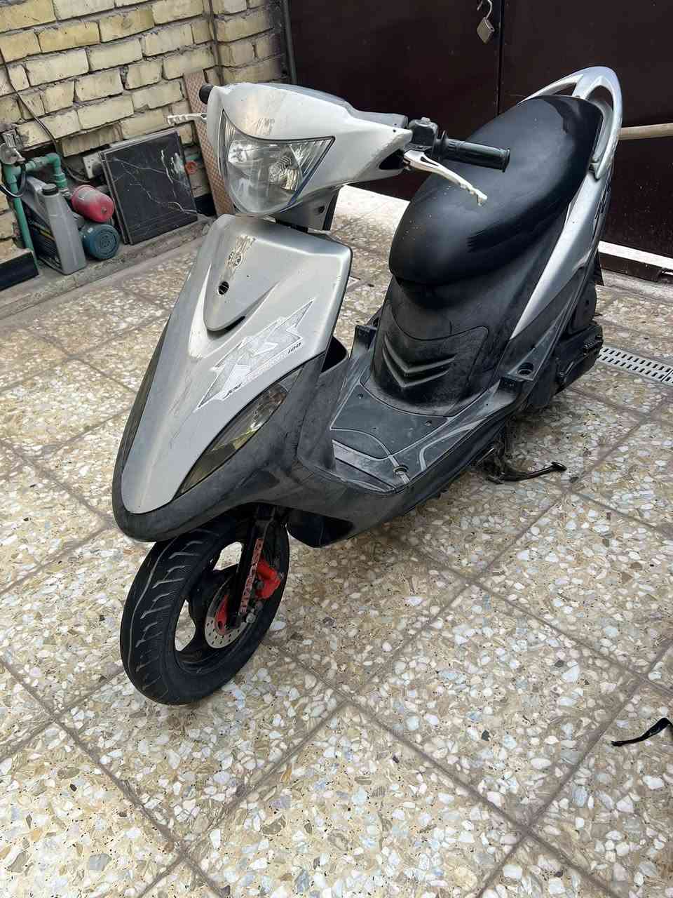 السلام عليكم دراجة ماكس عدلة رمبه منزلها كفاله عامة اورقها كامله مابية نقص وشادلها كفر سمائي للجمالية وكفرها الاصلي هذا بصوره موجود سعرها 900 مكاني بغداد ***********

ملاحضة: الله شاهد ماخذها ١١٥٠ مو شراي ليكسر بيها
